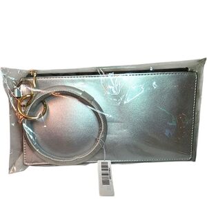 Chic Silver Wristlet with Silver Ring Accent